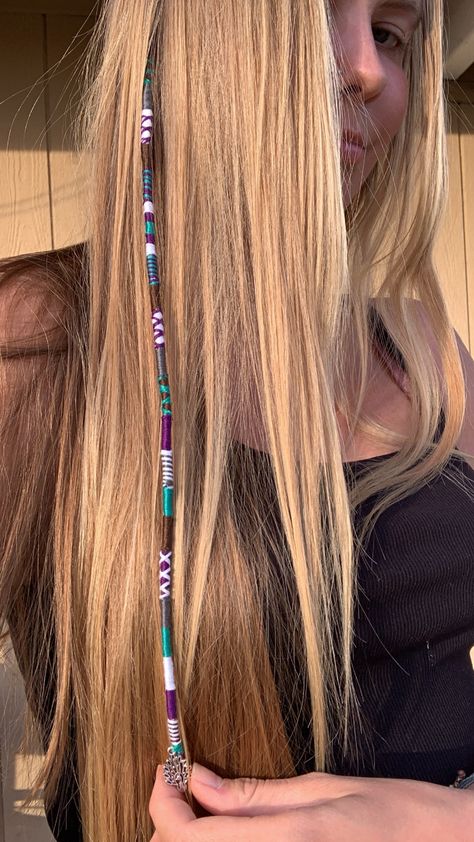 Hair Wrap Ideas, Hair Braid Wrap, String Hair Wraps, Thread Hair Wraps, Boho Hair Wrap, Hippie Hair, Estilo Hippie, Wrap Ideas, Summer Hairstyles For Medium Hair