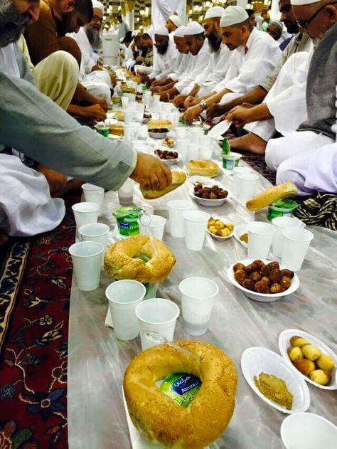 29th ifthar  at masjid al nabavi #Medina  .. masha Allah Al Masjid An Nabawi, Masha Allah, Muslim Pictures, Eid Collection, Makkah, Quick Saves