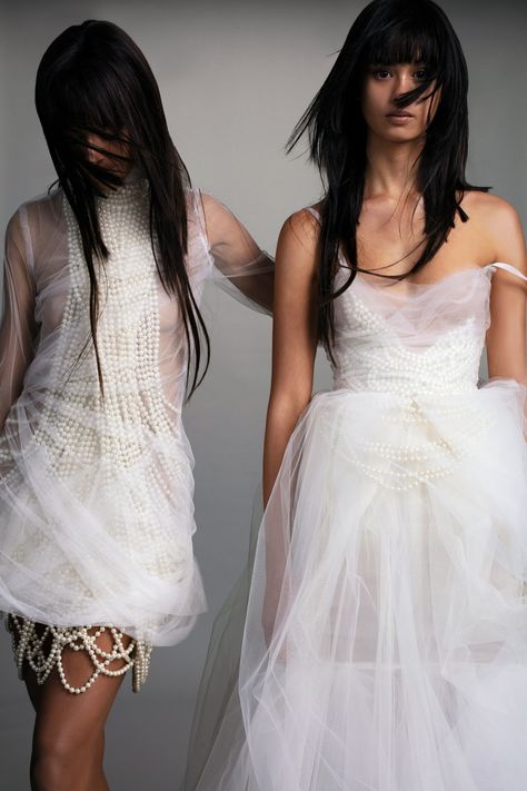 Look 5 (Left)Light ivory halter neck mini dress of hand-knottedglass pearls veiled with a delicately draped French tulle long sleeve overlay.Look 6 (Right)Light ivory hand-draped Italian tulle ballgown with veiled hand-knotted glass pearl strands. Vera Wang Bridal, Racing Fashion, Vera Wang Wedding, Tulle Skirt Black, Wedding Dresses Vera Wang, Mood Fabrics, Vogue Russia, Wedding Dress Trends, Mermaid Gown