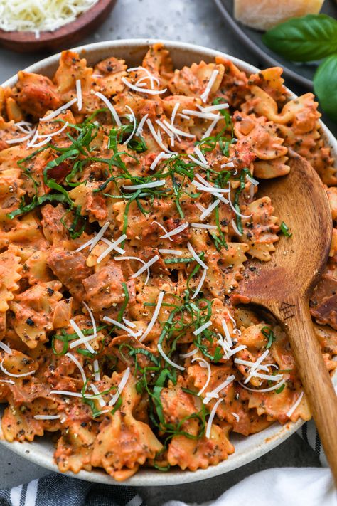 Spicy Tomato Pasta with Prosciutto - Kalefornia Kravings Spicy Tomato Pasta, Pasta With Prosciutto, Chicken Enchilada Soup Crock Pot, Crockpot Chicken Enchiladas, Prosciutto Pasta, Antipasto Pasta Salads, Tomato Pasta Recipe, Bow Tie Pasta, Zesty Italian Dressing