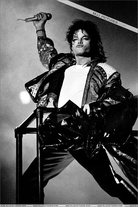 Michael Jackson, The KING<3 Michael Jackson Bad Tour, Mj Bad, Michael Jackson Bad Era, Hee Man, Michael Jackson Funny, Michael Jackson Wallpaper, Michael Jackson Rare, Photos Of Michael Jackson, Jackson Bad