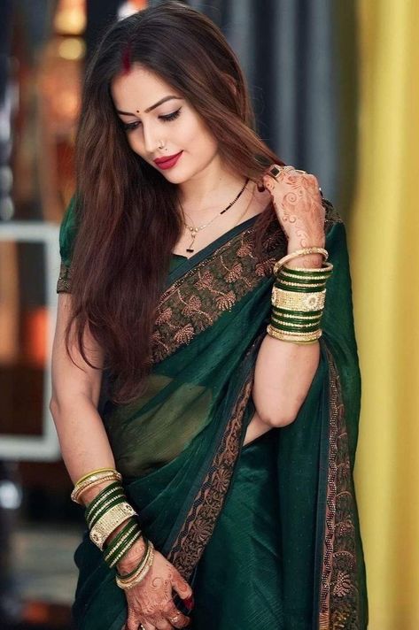 Married Saree Look, Bengali Bridal Makeup, Digital Marketing Courses, Bollywood Hairstyles, Indian Fashion Saree, Indian Photoshoot, Indian Bridal Fashion, Newly Married, Dress Indian Style