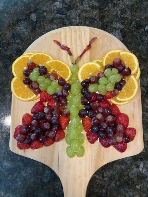 Butterfly Fruit Platter and Butterfly Pasta Caprese Salad – Thrifting Wonderla Butterfly Appetizers, Butterfly Fruit Tray, Butterfly Pasta, Fruit Butterfly, Butterfly Fruit, Fruit Platters, Caprese Salad Recipe, Fruit Platter Designs, Charm Party