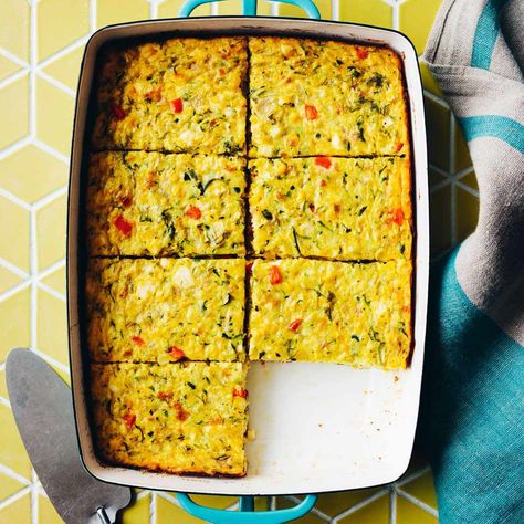 This healthy casserole is essentially a crustless quiche, brimming with fresh summer vegetables. Bake it up for an elegant summer brunch or a casual backyard barbecue. Egg Casserole Recipes Healthy, Healthy Egg Casserole, Meatless Breakfast, Salad Prep, Zucchini Corn, Vegan Steak, Special Meals, Clean Breakfast, Zucchini Casserole