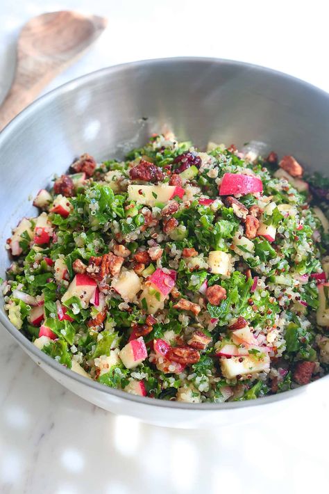 Autumn Apple Quinoa and Kale Salad. - Healthy Elizabeth Healthy Elizabeth, Swiss Chard Salad, Cold Apple Cider, Chard Salad, Jewish Dishes, Apple Quinoa, Kale Quinoa, Healing Diet, Raw Apple Cider Vinegar