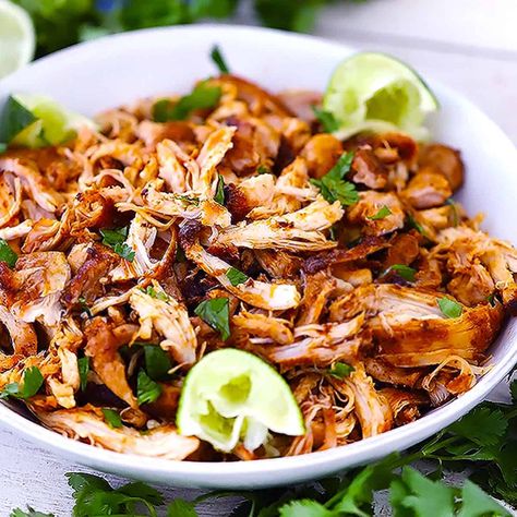 This Mexican Pulled Chicken is juicy and smoky- tender chicken thighs are shredded with two forks, perfect for burrito bowls, tacos, enchiladas, and more! Mexican Pulled Chicken, Pulled Chicken Tacos, Pulled Chicken Recipes, Braised Chicken Breast, Mexican Shredded Chicken, Mexican Chicken Recipes, Recipes Oven, Ground Chicken Recipes, Shredded Chicken Recipes