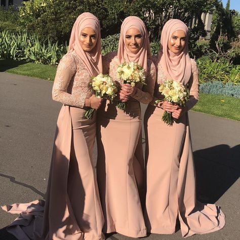 Bridesmaid Dresses Islamic, Muslim Bridesmaid Dresses, 20s Goals, Hijab Bridesmaid Dress, Islam Wedding, Hijab Bridesmaid, Asian Dresses, Muslim Brides, Islamic Wedding