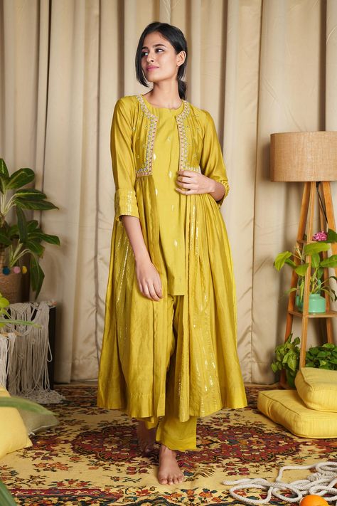 Amaal Sufiya, Bandhani Suit, डिजाइनर कपड़े, Linen Shirts Women, Kurti Pant, Short Kurta, Long Kurti Designs, Lace Peplum, Sharara Set