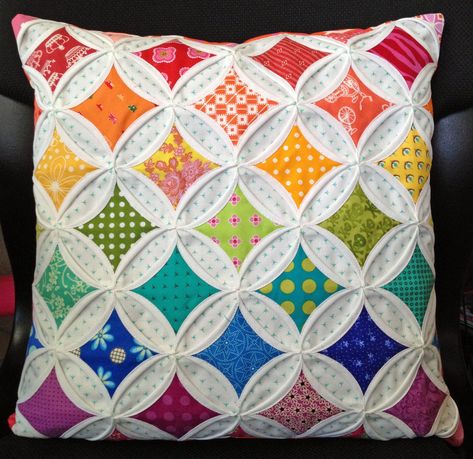 Diary of a Quilt Maven: Faux Cathedral Windows Pincushion Tutorial Cathedral Window Patchwork, Cathedral Quilt, Cathedral Window Quilt, Pincushion Tutorial, Window Quilt, Cathedral Window Quilts, Cathedral Window, Kitschy Kitchen, Cathedral Windows