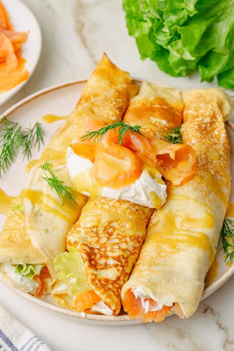 Fancy Crepes, Crepe Breakfast, Crepes Ideas, Seafood Crepes, Crepe Brunch, Breakfast With Smoked Salmon, Seafood Crepes Recipe, Healthy Smoked Salmon Breakfast, Smoked Salmon Pancakes