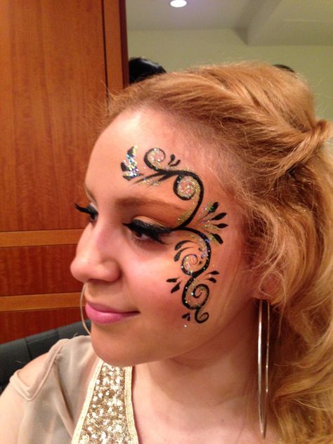 Face Painting For Adults, Eye Face Painting, Animal Stencil Art, Fairy Face Paint, Circus Makeup, Painting For Adults, Black Smokey Eye Makeup, Adult Face Painting, Seni Mural