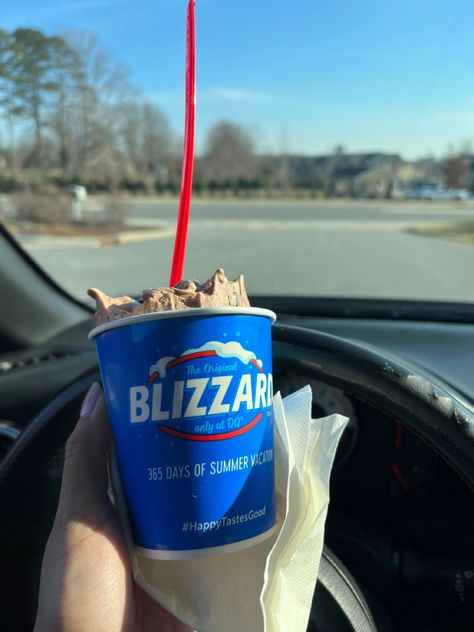 Dq Blizzard Aesthetic, Dairy Queen Food, Dairy Queen Blizzard Aesthetic, Ice Cream Dairy Queen, Dairy Queen Aesthetic, Blizzard Dairy Queen, Blizzard Ice Cream, Izzy Core, M&m Ice Cream