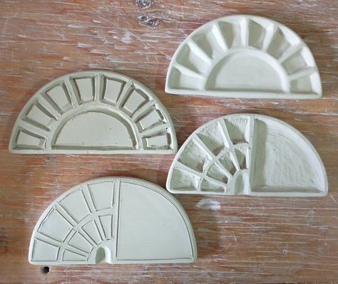 "This listing is for two different versions of a 6\" Sunrise Palette. The Quarter Sunrise has the open mixing space on one side. The Half Sunrise has the mixing space in the center with the wells fanning out from the sun. Each of these ceramic paint palettes is hand carved from clay, then dried over many days under weights to allow them to hold their beautiful. organic shape through two kiln firings. The design was created in conjunction with several painters, to enhance both the function and be Circle Ceramic Ideas, Diy Ceramic Paint Palette, Elementary Ceramic Projects, Ceramic Paint Tray, Handmade Paint Palette, Beginning Ceramics Projects, Ceramic Pallet Ideas, Ceramics Paint Pallet, Paint Palette Ceramic