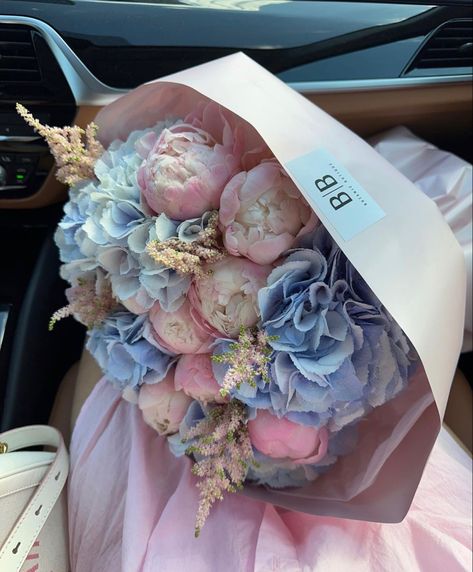 Light Blue Peonies, Peiones Flores, Flower Boquet, Blue Peony, Peonies And Hydrangeas, Blue Peonies, Flower Gift Ideas, Boquette Flowers, Peonies Bouquet