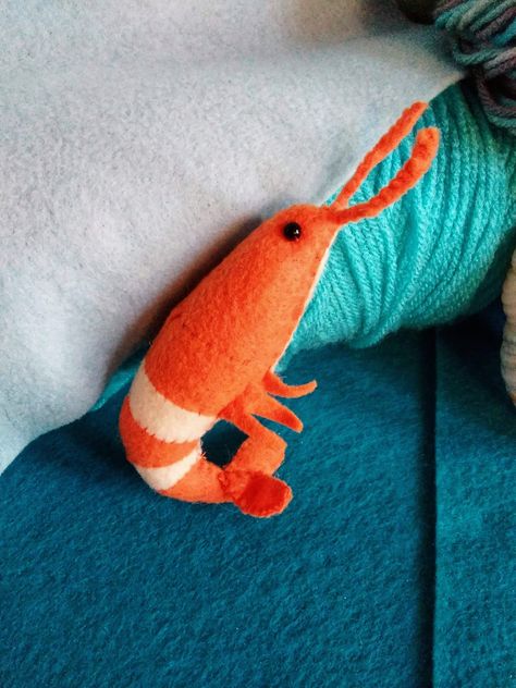 felt prawn, shrimp stuffie, sea creature plushie, handmade felt seafood Shrimp Stuffed Animal, Felt Shrimp Pattern, Shrimp Sewing Pattern, Shrimp Plush Pattern, Cute Plushies Stuffed Animals, Cute Felt Plushies, Hand Sewn Plushies, Shrimp Plushie, Felt Shrimp