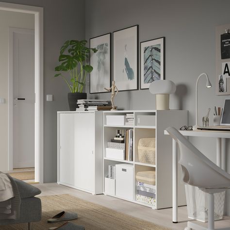 La serie VIHALS è coordinata per permetterti di armonizzare i diversi ambienti della tua casa. Questa combinazione risponde a diverse esigenze e si adatta facilmente a qualsiasi ambiente grazie alla sua funzionalità e al design semplice. Ikea Italia, Free Standing Wardrobe, Corner Wardrobe, Organization Furniture, Ikea Storage, Wardrobe Armoire, Nyc Apartment, Cabinet Cupboard, Furniture Styles