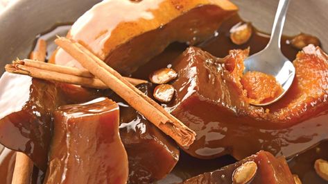 Es la época perfecta para que disfrutes de este dulce de calabaza tradicional. ¡Y lo mejor es que puedes prepararlo fácilmente en casa! The post Dulce de calabaza con piloncillo tradicional appeared first on Cocina Fácil Network. Calabaza Recipe, Mexican Sweets, Real Mexican Food, Mexican Dessert Recipes, Mexico Food, Mexican Cooking, Mexican Dessert, Hispanic Food, Día De Muertos