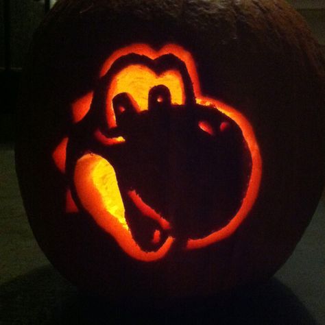 Yoshi pumpkin! Yep, I'm a nerd... Mario Cart Pumpkin Carving, Mario Pumpkin Carving Ideas, Pumpkin Carving Ideas Mario, Goofy Pumpkin Carving, Yoshi Pumpkin Carving, Pop Culture Pumpkin Carving, Mario Pumpkin Carving, Yoshi Pumpkin, Mario Pumpkin