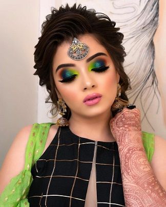 Colour Pop Bridal Trend Alert - Colourful Eye Makeup For Your Mehendi Look From Brides of 2020! - Witty Vows Mehendi Bridal Makeup, Mehendi Eye Makeup Looks, Mehndi Eye Makeup Look, Mehendi Makeup Looks For Bride, Mehndi Eye Makeup, Mehendi Makeup Looks, Mehendi Looks For Bride, Eye Makeup Bridal, Colourful Eye Makeup