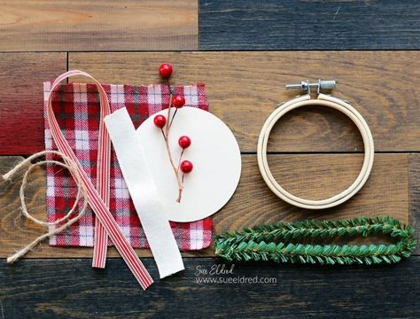 Embroidery Hoop Ornaments Diy, Embroidery Hoop Christmas Ornaments, Embroidery Hoop Ornaments, Hoop Ornaments, Christmas Notes, Wood Embroidery, Memory Projects, Embroidery Hoop Crafts, Christmas Craft Fair