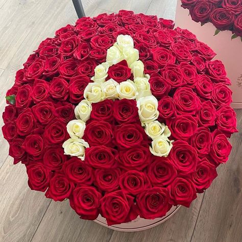 Natural Flower Centerpieces, Birthday Room Decorations, Luxury Flower Bouquets, Boquette Flowers, Flower Gift Ideas, Red Rose Bouquet, Glitter Roses, Flowers Bouquet Gift, Nothing But Flowers