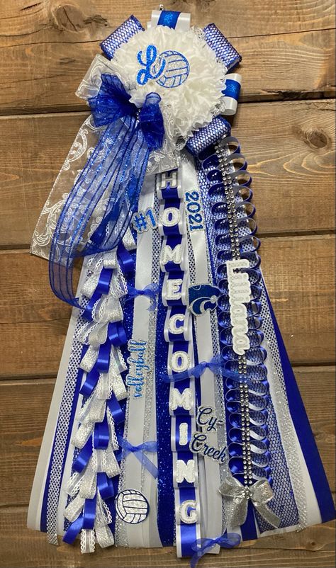 Mum Chains Diy, How To Make Mums, Unique Homecoming Mums, Graduation Leis Diy Ribbons, Senior Year Diy, Texas Mums, Graduation Leis Diy, Football Mums, Senior Year Fun