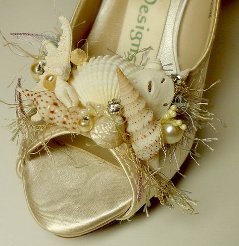 Sea Shell Wedding Shoes | close up of sea shell shoes | Flickr Sea Shell Dress, Pink Alternative Fashion, Mermaid Decor Bedroom, Mermaid Heels, Diy Heels, Shell Wedding, Seashell Art Diy, Mermaid Shoes, Mermaid Halloween Costumes