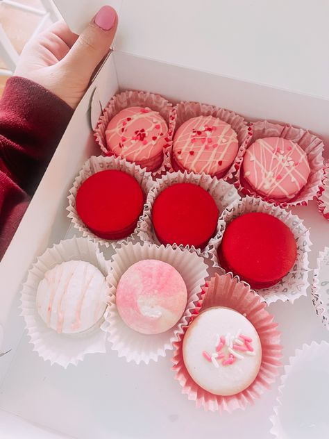 Preppy Valentines, Aesthetic Dinner, Recipe Tiktok, Preppy Girl, Valentine Cookies, Holiday Pictures, Preppy Aesthetic, Perfect Pink, Dinner Recipe