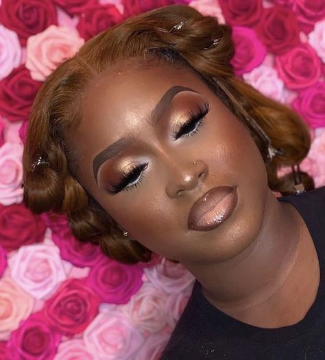 Pink Eyeliner Makeup, Birthday Makeup Looks, Pink Eyeliner, Maquillage On Fleek, Gold Makeup Looks, Brown Girls Makeup, Rose Gold Makeup, Brown Skin Makeup, Soft Glam Makeup