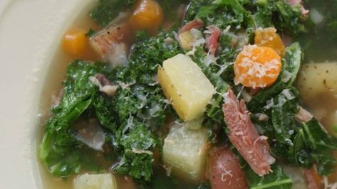 This recipe for kale and kidney bean soup with kielbasa sausage is an easy and delicious way to impress your family and friends! Potato Kale Soup, Turnip Green Soup, Kidney Bean Soup, Kale And Bean Soup, Portuguese Kale Soup, Healthy Ham, Portuguese Sausage, Kale Soup Recipes, Sausage Kale