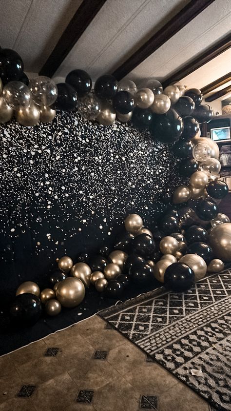 Masquerade Theme Decorations, Prom Photo Booth Ideas, Black Prom Decorations, Black Prom Theme, Black Tie Prom Theme, Photo Booth Ideas Events Party Backdrops, Mafia Birthday Theme, Masquerade Photo Booth, Masquerade Ball Decorations