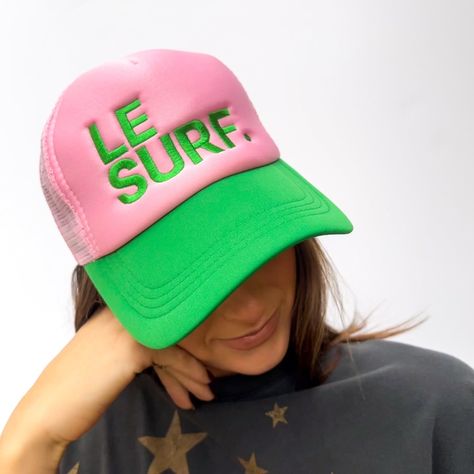 Le Surf. Kelly Green Pop On This Pastel Pink Trucker Hat The Nylon And Mesh Trucker Hat Is The Perfect Unisex Accessory Snap-Back Closure One Size Fits Most Packable Sun Hat, Pink Trucker Hat, Ponytail Baseball Cap, Princess Hat, Fur Pom Pom Hat, Summer Hats Beach, Surf Club, Rancher Hat, Ponytail Hat