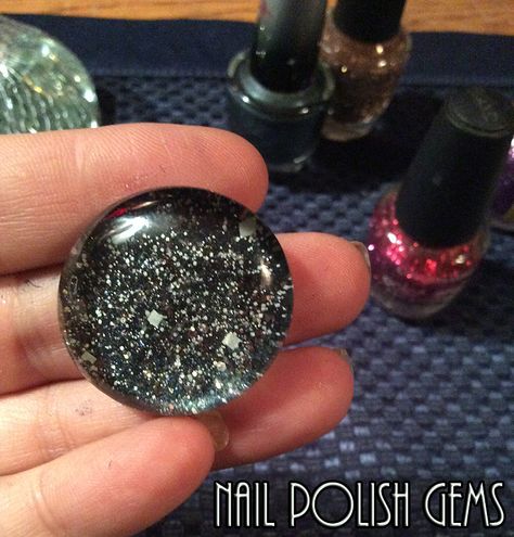 How Sparkly Nail Polish, Nail Polish Crafts Diy, Nail Polish Painting, Nail Polish Jewelry, Kids Nail Polish, Nail Polish Crafts, Inexpensive Crafts, Gem Crafts, Dollar Store Hacks