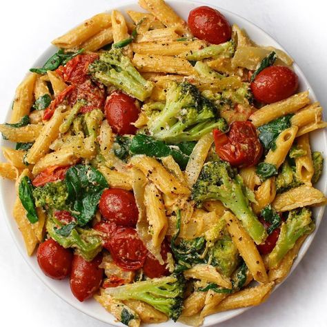 gracie (@graceivytresidder) • Instagram photos and videos Food Comfort, Broccoli Plant, Resep Pasta, Food Meals, Meals Healthy, Food Easy, Fall Food, Penne Pasta, Food Blogs