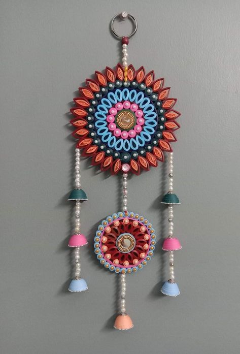 Quilling Wall Hangings, Quilling Dreamcatcher, Quilling Decoration, Quilling Rakhi, Paper Wall Art Diy, Newspaper Art And Craft, Quilling Mandala, Quilling Dolls, Quilling Flower Designs