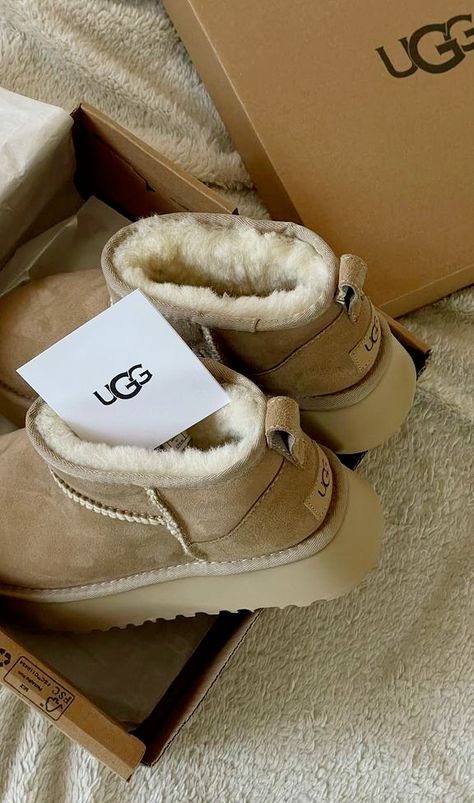 Buty Ugg, Cute Uggs, Ugg Ultra Mini, Ugg Mini, Ugg Classic Mini, Uggs Outfit, Shoe Inspo, Swag Shoes, Ugg Classic