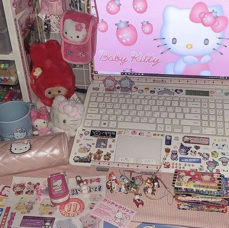 2000s Stuff, Deco Tv, Hello Kitty Aesthetic, Hee Hee, Cute Room Ideas, Dreamy Room, Kawaii Room, Hello Kitty Items, Dream Rooms