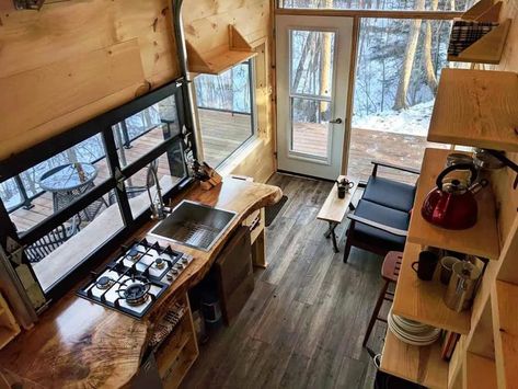 Outdoor Bar Diy, Live Edge Kitchen, Outdoor Kitchen Countertops, Bar Diy, Garage Style, Cabin Kitchens, Tiny Cabin, Style Kitchen, Kitchen Window