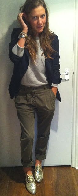 Gold brogues + navy blazer + chinos + grey tee on Laura Fantacci, wearingittoday.blogspot.com Navy Blazer Grey Pants, Brogues Womens Outfit, Chinos Women Outfit, Chinos Women, Grey Pants Outfit, Dress Pants Outfits, Womens Chinos, Daily Outfit Inspiration, Chinos Style