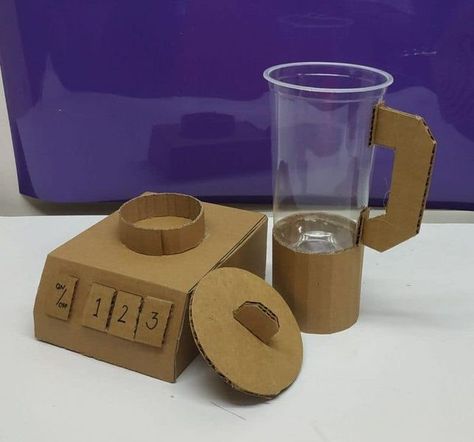 Cardboard Box Crafts Food, Cardboard Blender, Cute Cardboard Crafts, Cardboard Kitchen, Cardboard Food, Mini Garage, Cardboard Ideas, Cardboard Crafts Kids, Carton Diy