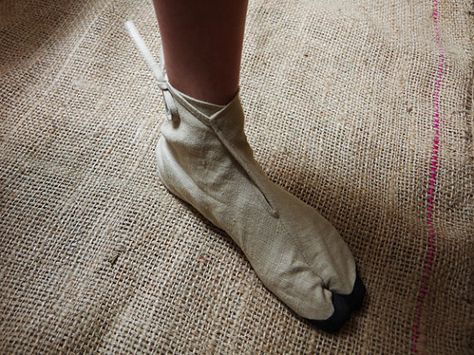 https://www.etsy.com/uk/listing/212583295/tabi-tabi-socks-linen-hand-dyed-l-zu-dai?ref=shop_home_active_4 Tabi Socks, Helmut Lang, Fashion Killa, Shop Home, Ballet Dance, Pointe Ballet, Ballet Shoes, Dance Shoes, Slippers