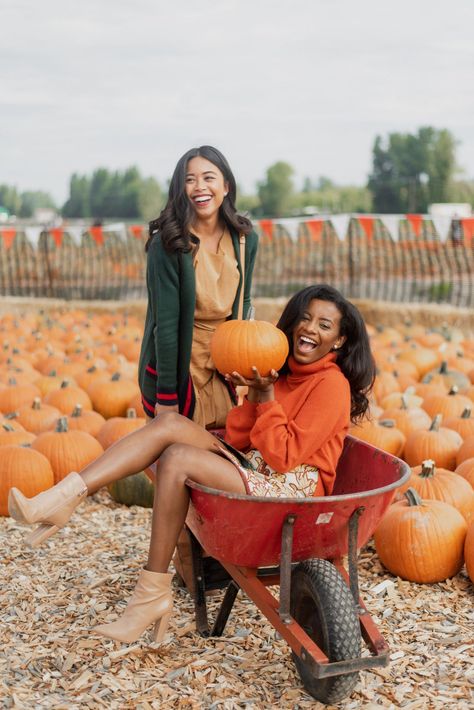 - fall fashion - pumpkin patch - pumpkin patch pictures - pumpkin patch pictures friends - best friends - october - fall fashion - fall style - yellow dress - wheel barrow photo Pumpkin Patch Outfit Ideas, Fall Photoshoot Ideas, Pumpkin Patch Photoshoot, Portret Feminin, Pumpkin Field, Pumpkin Patch Pictures, Patch Outfit, Fall Friends, Pumpkin Patch Outfit