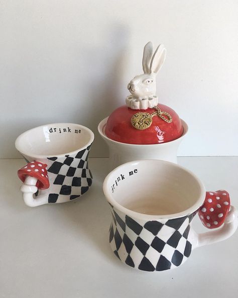 Rabbit Mug Ceramics, Alice In Wonderland Ceramic Ideas, Fairytale Ceramics, Alice In Wonderland Tea Set, Alice In Wonderland Ceramics, Alice In Wonderland Clay Art, Alice In Wonderland Pottery, Clay Alice In Wonderland, Alice In Wonderland Kitchen