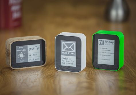 Standalone wireless info display device an easy fit. #Displio via @techcrunch Desktop Gadgets, E Ink Display, Tech Projects, Drukarka 3d, Tech Diy, E Ink, Diy Tech, Raspberry Pi Projects, Pi Projects