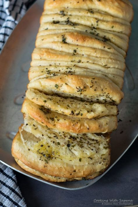 Garlic Pull Apart Bread - Cooking With Sapana Garlic Pull Apart Bread, Middle Eastern Bread, Pull Apart Garlic Bread, Bread Pull Apart Recipes, Bread Soft, Garlic Cheese Bread, Garlic Bread Recipe, Breakfast Bread, Best Bread Recipe