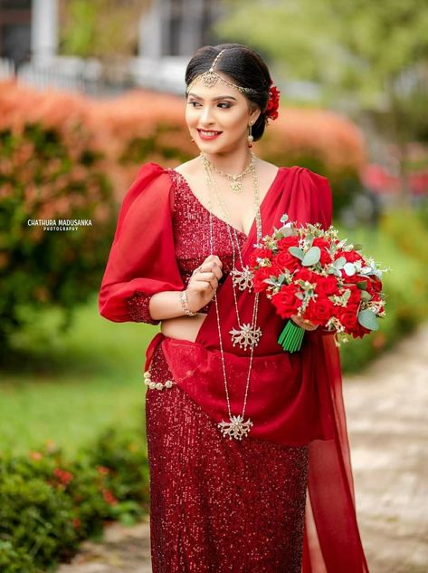 Homecoming Brides Sri Lankan, Modern Kandyan, Kandyan Saree, Long Blouse Designs, Saree Jackets, Bridal Sari, Bridesmaid Saree, Dress Train, Saree Designs Party Wear