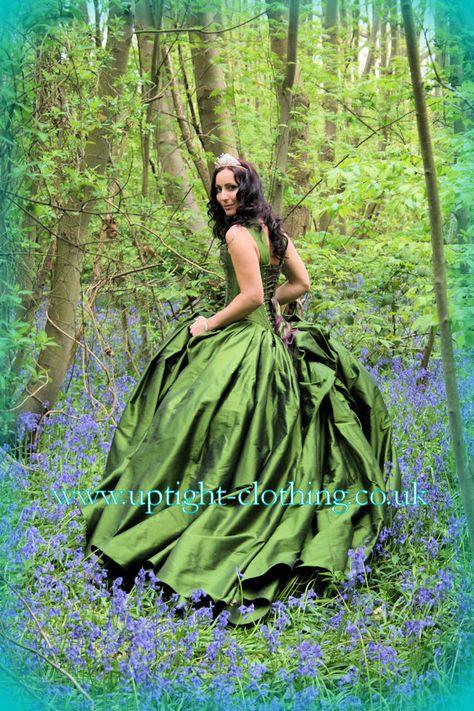 Corset Ballgown Wedding Dress, Green Wedding Dresses, Dreamy Gowns, Dragonfly Design, Wedding Dress Cake, Alternative Wedding Dresses, Sun Shining, Disney Princess Dresses, Green Gown