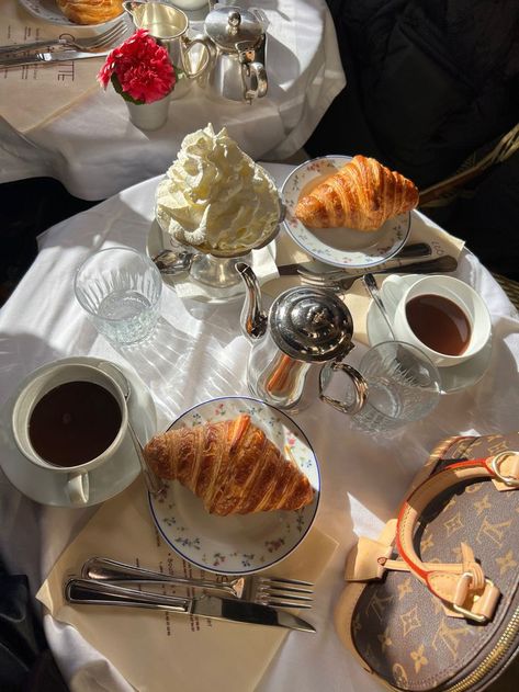 Breakfast Paris Aesthetic, France Breakfast Aesthetic, Cafe In France Aesthetic, Rich Cafe Aesthetic, Breakfast In Paris Aesthetic, Paris Lunch Aesthetic, Cafe Paris Aesthetic, Nyc Breakfast Aesthetic, Breakfast In France