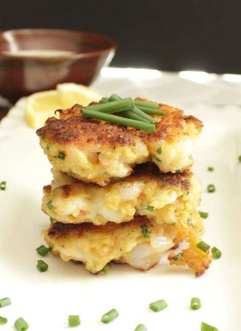 Shrimp Cakes With Lemon Aioli, Pescatarian Recipes Healthy, Cakes With Lemon, Shrimp Cakes, Lemon Aioli, Cake Calories, Crispy Shrimp, Shrimp Soup, Hot Appetizers