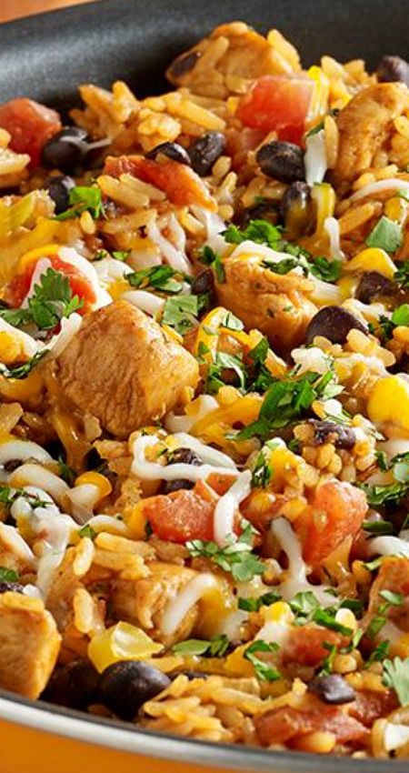 Chicken Burrito Skillet, Burrito Skillet, Chicken Black Beans, Skillet Dinner Recipes, Chicken Burrito, Chicken Healthy, Chicken Burritos, Mexican Chicken, Chicken Main Dishes